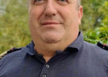 Un pompier militar din cadrul ISU Neamț și-a salvat vecinii dintr-un incendiu și i-a primit în casa lui, până când locuința acestora va fi renovată