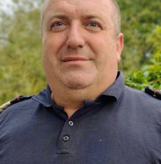 Un pompier militar din cadrul ISU Neamț și-a salvat vecinii dintr-un incendiu și i-a primit în casa lui, până când locuința acestora va fi renovată