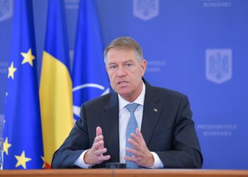 Iohannis le cere românilor să nu facă risipă de energie: ”Când plecăm de acasă putem să permitem ca locuinţa să fie un pic mai rece, dacă plecăm putem să stingem lumina, dacă nu este nevoie să folosim anumite aparate electrice ele pot fi fără probleme scoase din priză”