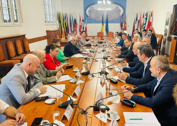 Ministrul Agriculturii s-a întâlnit cu reprezentanții băncilor comerciale pentru a căuta soluții prin care să fie sprijinit mai mult sectorul agroalimentar
