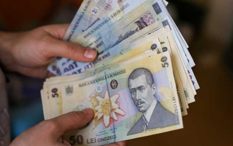 INS arată că salariul mediu net din luna august 2022 a fost cu 42 de lei mai mic decât în iulie
