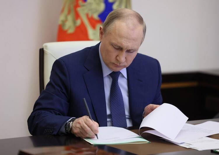 Președintele Rusiei a promulgat legea prin care se oficializează anexarea regiunilor Donețk, Lugansk, Herson şi Zaporojie