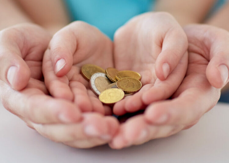 Ordinul comun între Ministerul Familiei, Tineretului și Egalității de Șanse și Ministerul Muncii și Solidarității Sociale a fost pus în dezbatere publică: ”Tinerii care au împlinit 18 ani și își continuă școala sau care și-au găsit un loc de muncă vor primi lunar o indemnizație de 2.522 de lei, până la vârsta de 26 de ani”