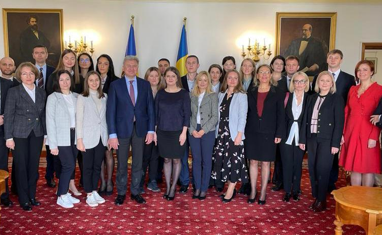 Ministrul Bogdan Aurescu i-a primit la sediul MAE pe participanții la Cursul de formare în domeniul afacerilor europene dedicat diplomaților și funcționarilor din instituțiile centrale ale Republicii Moldova implicați în procesul de aderare la UE