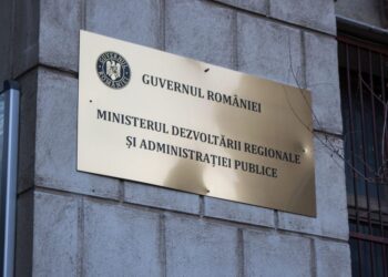 Ministrul Dezvoltării a semnat 14 noi contracte pentru modernizarea infrastructurii rutiere și extinderea rețelelor de alimentare cu apă și canal, prin Programul Național de Invetiții ”Anghel Saligny”