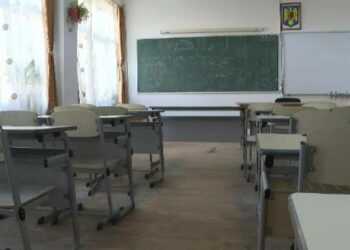 Un elev de 13 ani a ajuns la spital, după ce a fost înjunghiat de un coleg. Evenimentul a avut loc în una dintre pauze