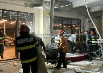 Tavanul unui restaurant din Brăila s-a prăbușit în timpul unei petreceri private la care participau 60 de persoane. ISU a activat planul roșu de intervenție
