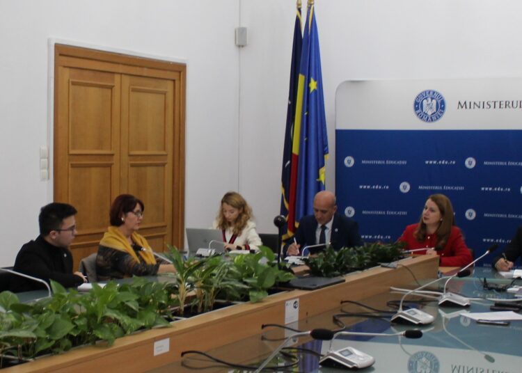 Prima întâlnire de lucru în contextul derulării campaniei „Nu sunteți singuri. Împreună oprim violența din școli”, la Ministerul Educației