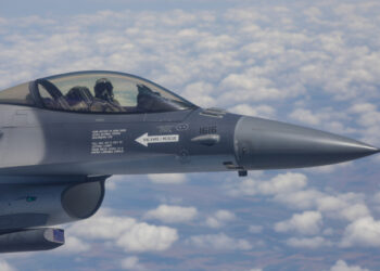 Aeronavele Forțelor Aeriene Române au escortat o aeronavă civilă, în urma unei alerte cu bombă