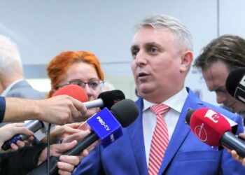 Ministrul Lucian Bode, de Ziua Veteranilor din teatrele de operații: „Suntem datori să le oferim recunoștință și respectul pentru că ne-au demonstrat că datoria față de țară reprezintă legământul suprem.”