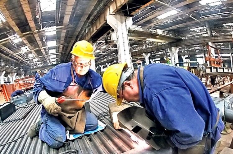 Producția industrială din octombrie 2022, mai mică decât cea din octombrie 2021