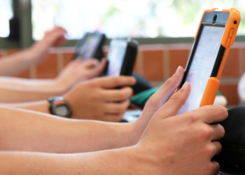 Ministerul Educației a lansat apelul competitiv de proiecte pentru ”Dotarea cu mobilier, materiale didactice și echipamente digitale a unităților de învățământ preuniversitar și a unităților conexe”