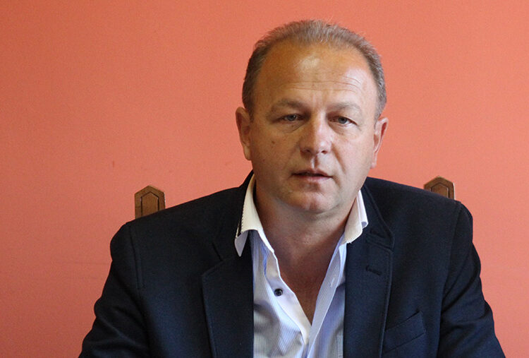 Primarul din Ardud, acuzat că și-a numit ilegal fiica într-un proiect demarat de primărie