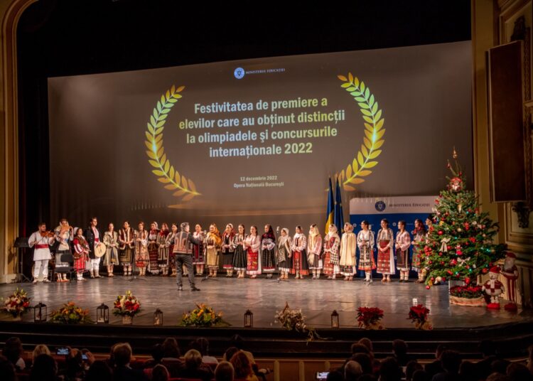 Olimpicii medaliați în acest an la competițiile internaționale pe discipline școlare, premiați de Ministerul Educației