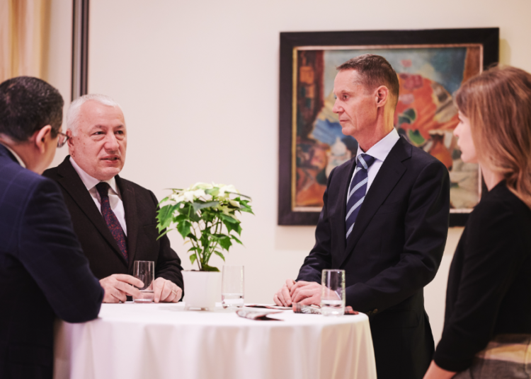 Secretarul de stat Iulian Fota a o masă rotundă organizată în Varșovia