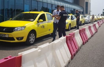 Polițiștii și inspectorii RAR au desfășurat o acțiune de control privind legalitatea desfășurării transportului rutier în regim ”TAXI” și ”regim de închiriere” în zona aeroporturilor din România