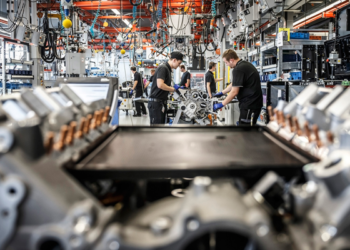 INS: Comenzile noi din industria prelucrătoare au crescut cu 14,7% în noiembrie 2022, față de noiembrie 2021