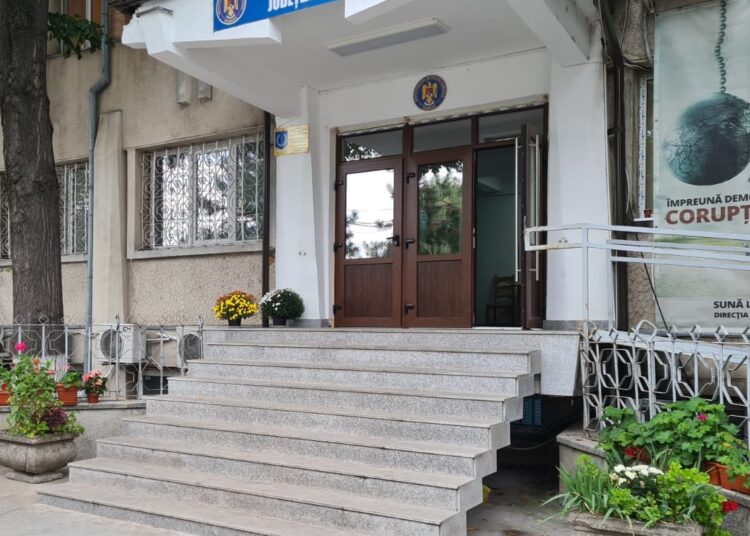 Polițiștii din Vrancea au întocmit un dosar penal pentru moarte suspectă, în cazul unui bebeluș de două luni care a murit subit