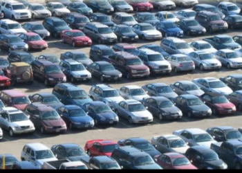 INS: Volumul cifrei de afaceri din comerțul cu autovehicule și motociclete a fost mai mare în noiembrie 2022, față de aceeași lună a anului 2021