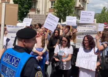 Clujul, asaltat de greviștii din Educație! Profesorii au lovit mașina prefectului Irina Munteanu!