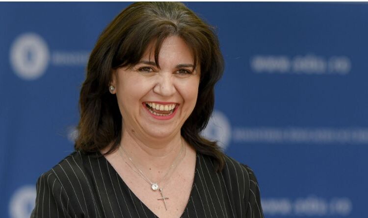 Vasile Dîncu, după ce fostul ministru al Educației, Monica Anisie, a dovedit cât de proastă e, declarând că „aceste legi este despre viitor, despre un viitor mai bun”