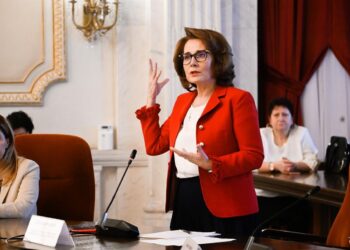 Senatoarea Nicoleta Pauliuc îl face muci pe Alexandru Rafila: „Condamnă la moarte bolnavii de cancer!”