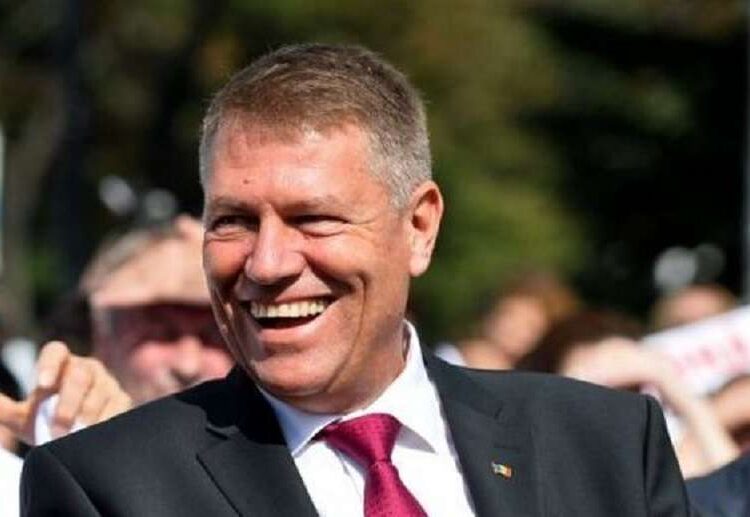 Grevă în Educație? Nicio problemă pentru Iohannis! Tocmai a plecat din țară!