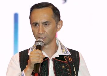 Președintele CJ Timiș se poate lăsa liniștit de politică: cântă cu patimă muzică populară!