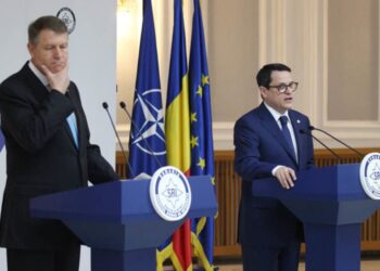 Klaus Iohannis l-a lăudat pe Eduard Hellvig la final de mandat: „SRI a redevenit o instituție ghidată de principiile democratice!”