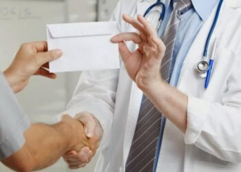 Medici, de care știm că sunt preacorecți și neluători de șpagă, intervin în scandalul azilelor: „Soluția este simplă – închiderea robinetului cu bani dați pe minciuni!”