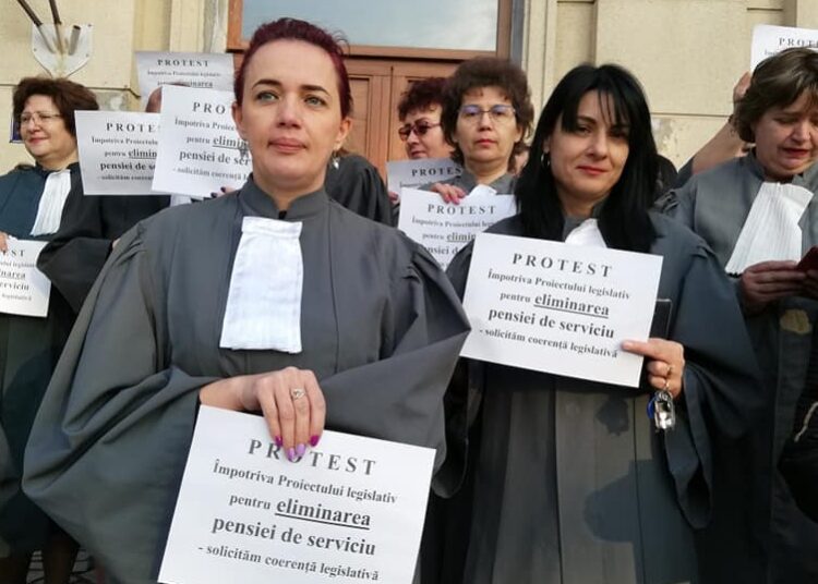 Magistrații, mafioții care ne sug de bani. S-au pensionat în masă, și încasează o pensie medie lunară de 21.583 lei, pe lângă cei 50.000 din salariu!