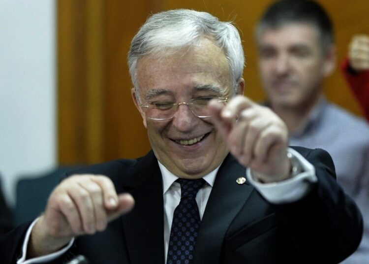 Asasinul economic Mugur Isărescu dorește să crească impozitul pe venit tuturor românilor!