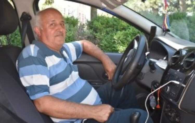Mai există și oameni buni în țara asta! Un taximetrist botoșănean i-a restituit unui client 40.000 de euro: Câștigi azi nemeritat, mâine pierzi mai mult!