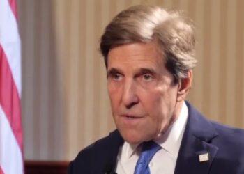 John Kerry: România ar putea folosi gazul natural pentru tranziţia către surse curate de energie!