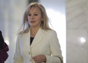Blonda lui Boc a zburat din vârful MAI!
