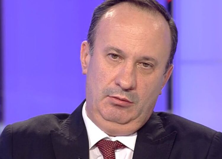 Adrian Câciu anunță când intră pe cardurile profesorilor banii de prime!