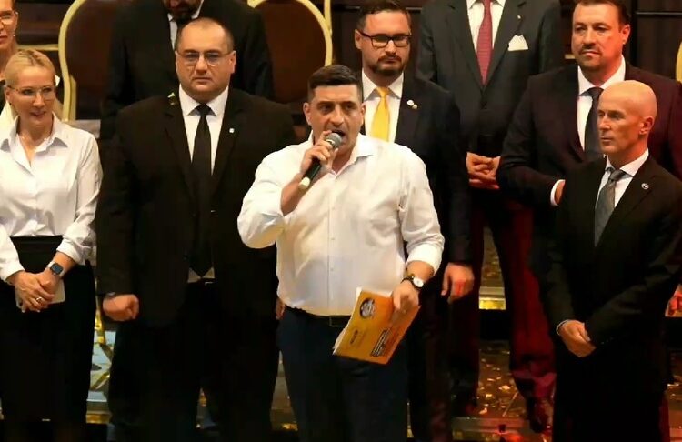 Simion, la prezentarea candidaţilor AUR la europarlamentare: Mesajul nostru către Europa e că nu suntem ruda săracă. Umilinţa Schengen pe care ne-aţi dat-o voi o să fie plătită scump!