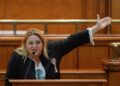 Diana Șoșoacă s-a dezlănțuit după ce Volodimir Zelenski, a ajuns la Parlament: „I-am transmis că nu îl bate mama națiunii, imediat a prins curaj piticul dansator!”