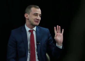 AUR a cerut coaliției PSD-PNL retragerea sprijinului pentru Alfred Simonis, pentru comportamentul sfidător la adresa opoziției!