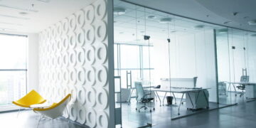 Top 7 uși de interior potrivite pentru birouri pe care le găsești într-un renumit magazin din Suceava