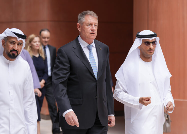 Klaus Iohannis a zburat cu avionul privat în Dubai, cică pentru a susține reducerea emisiilor: ‘Ne angajăm să ne reducem în continuare emisiile’
