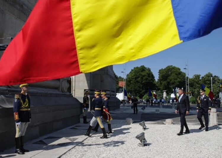 În caz de război, 50,5% din români spun că ar lupta, 11,8% s-ar ascunde, 19,4% ar emigra!