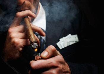 Ritualul Aprinderii Trabucului: O Simfonie a Gusturilor și Aromelor