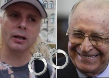 Marian Ceaușescu a mers cu sorcova la Ion Iliescu: I-a agătat de casă o pereche de cătușe!