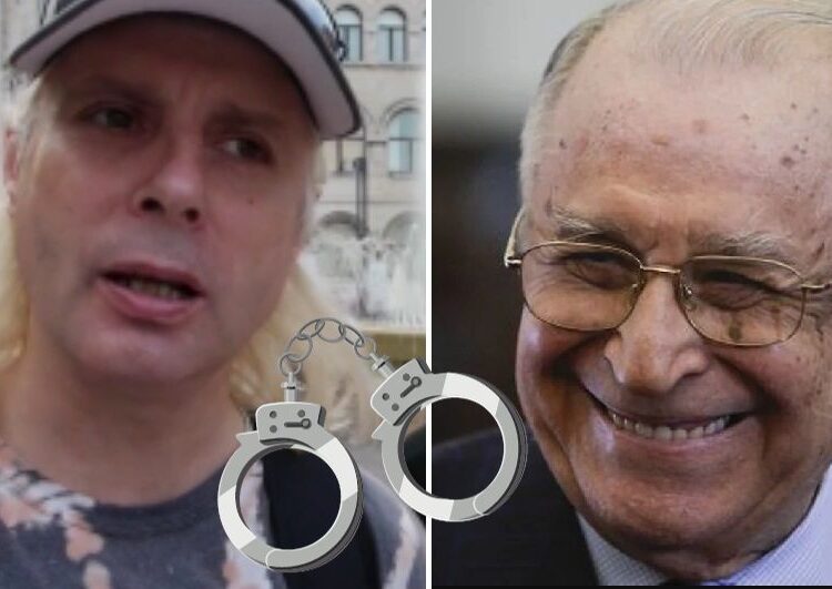 Marian Ceaușescu a mers cu sorcova la Ion Iliescu: I-a agătat de casă o pereche de cătușe!