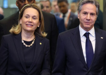 Ambasadorul SUA la NATO: Nu mă aştept ca la summitul Alianţei din vara aceasta Ucraina să primească o invitaţie de aderare!