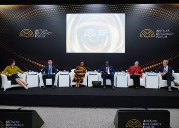 Vicepremierul Mihai Popșoi a avut întrevederi cu miniștrii de externe din Turcia, Luxemburg, Muntenegru și Azerbaidjan, la forumul din Antalya