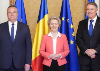 Protest la Romexpo! Vor să mai țină încă 5 ani la Comisia Europeană pe corupta Ursula von der Leyen, care a dat cel mai mare tun din istorie cu Pfizer!