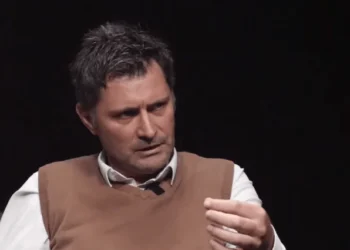 Traseistul politic Beni Atodiresei, care se îmbuibă din banul public, s-a transformat în lătrău moralist după ce a dat chix în politică