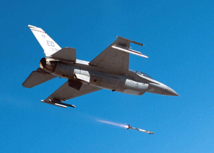 Statele Unite a aprobat vânzarea de rachete avansate aer-aer pentru avioanele F-16 din România!